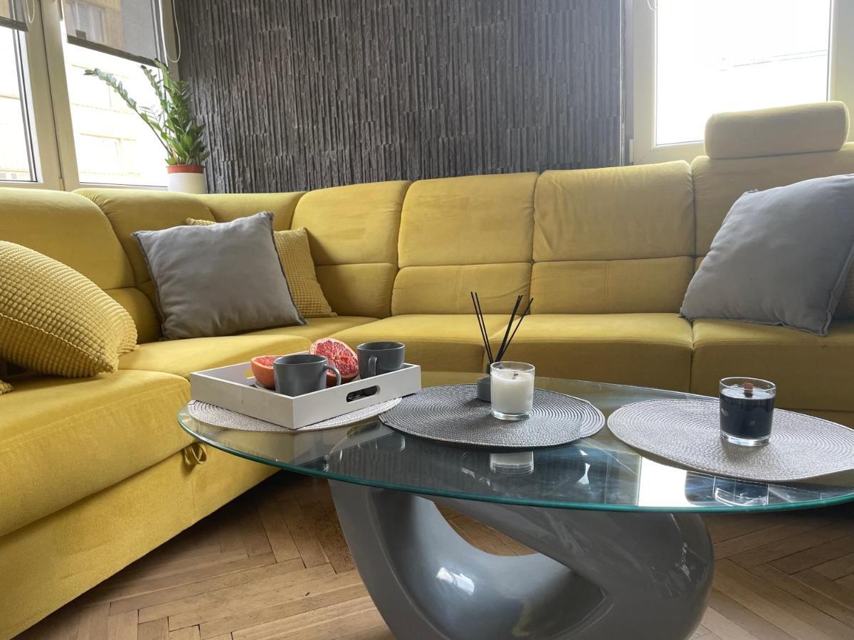 Grey Gucci Apartment City Center Warschau Exterior foto