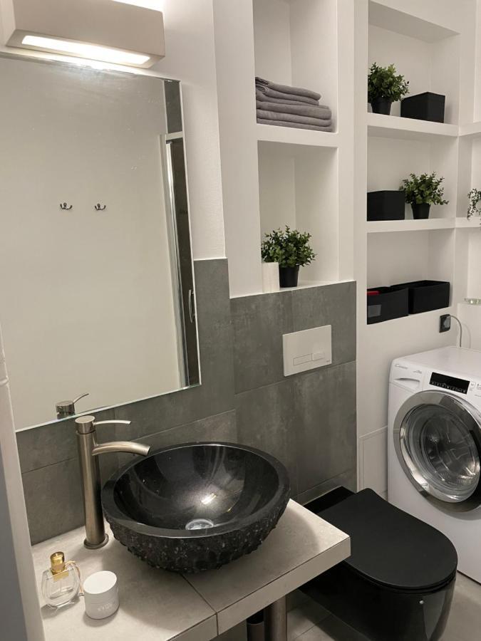 Grey Gucci Apartment City Center Warschau Exterior foto